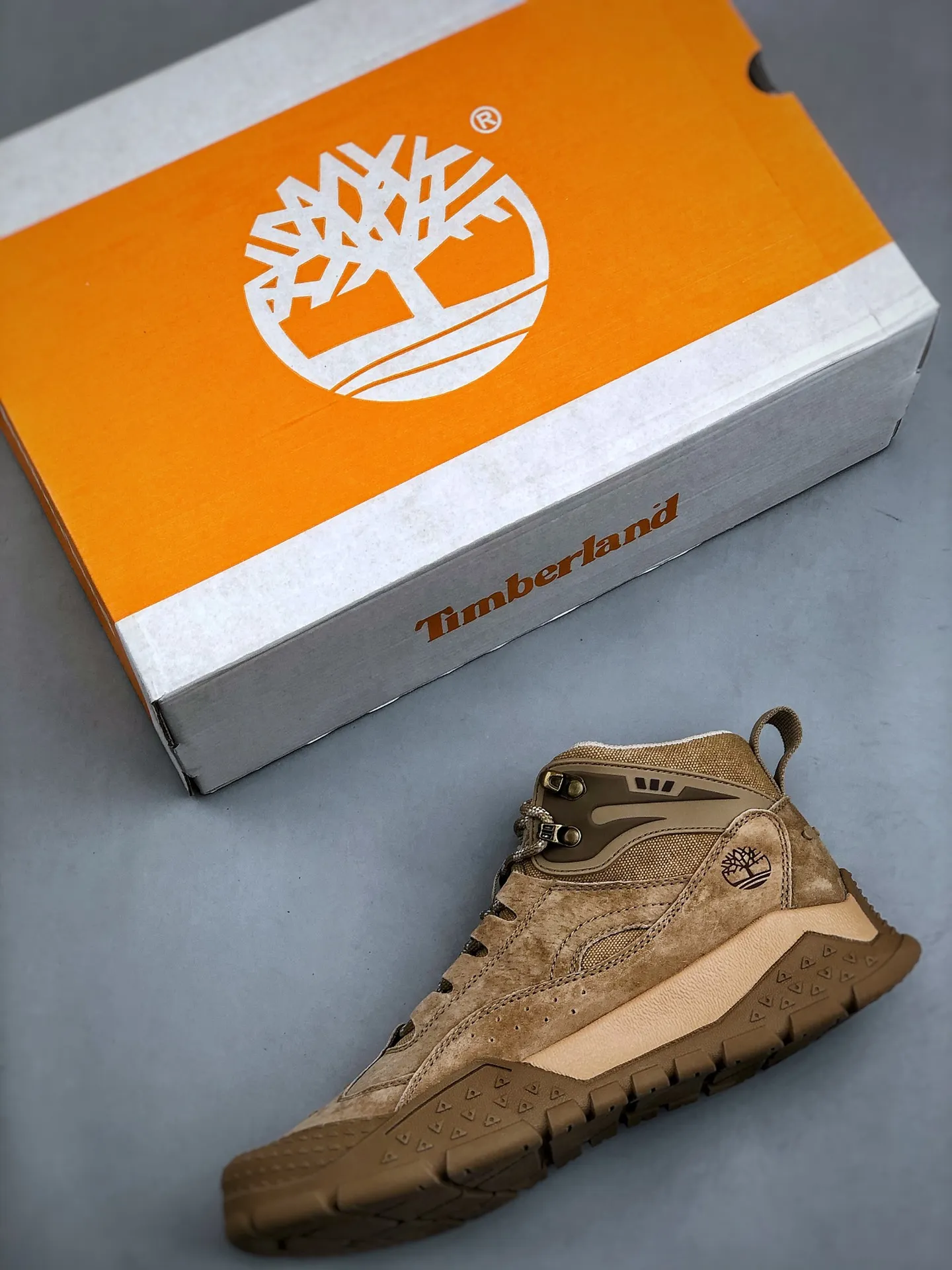 Local self-pickup💰560 Support store release New arrivals🚀Timberland Timberland outdoor mid-top casual Martin boots series Guangdong factory quality Original box original packaging The fabric is made of Italian 🇮🇹 top-grade frosted fine-grained cowhide with anti-odor and anti-corrosion genuine leather latex insoles to give you a perfect wearing experience High-quality and durable, a must-have for sportsmen Specially designed to handle handsomeness High-quality and first-class foot feel Size: 39 40 41 42 43 44 (leather shoe size)